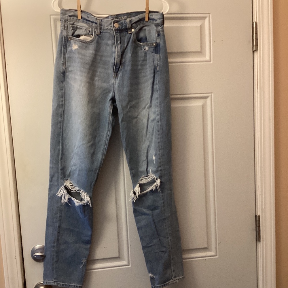 Women’s American Eagle Mom Distressed Jean